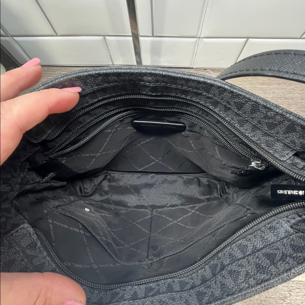 2991 MICHAEL KORS BLACK CROSSBODY 257532991 - Picture 4 of 10